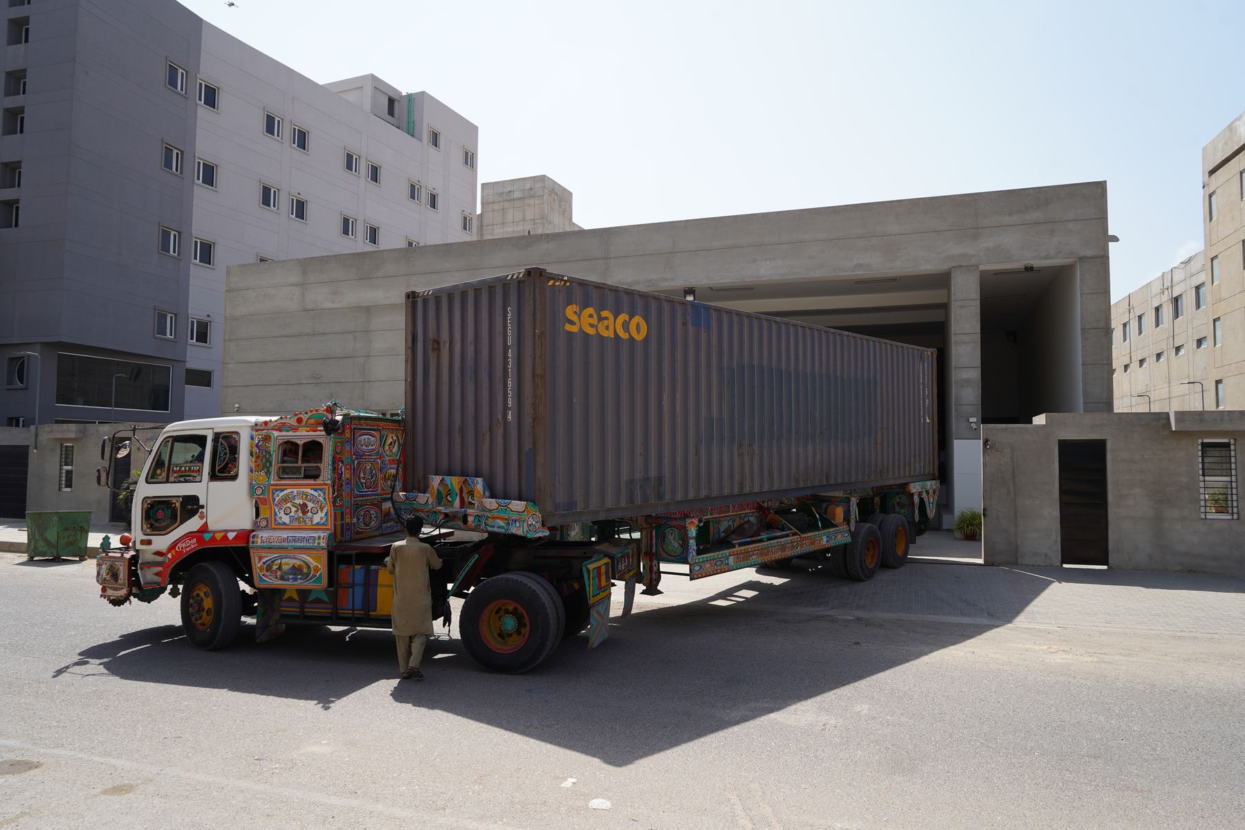 Import container arriving at the Tarseel warehouse